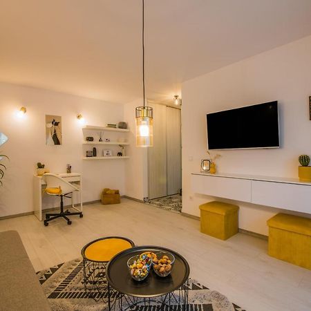 Kitty Sunflower Apartment Alba Iulia Exterior foto