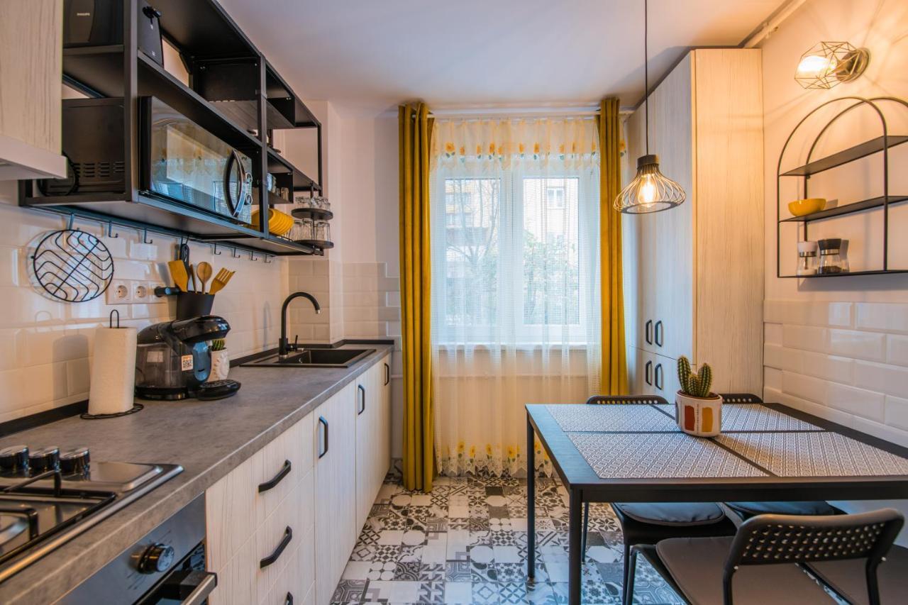 Kitty Sunflower Apartment Alba Iulia Exterior foto