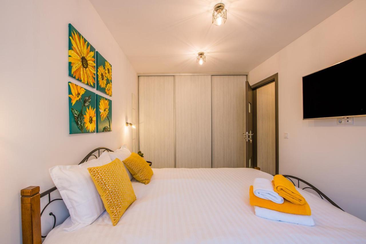Kitty Sunflower Apartment Alba Iulia Exterior foto