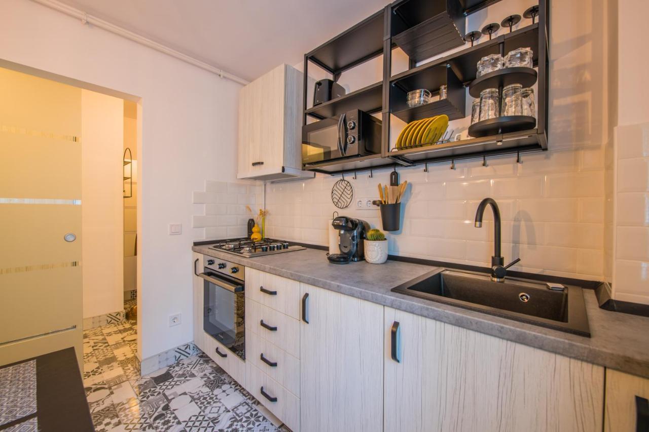 Kitty Sunflower Apartment Alba Iulia Exterior foto