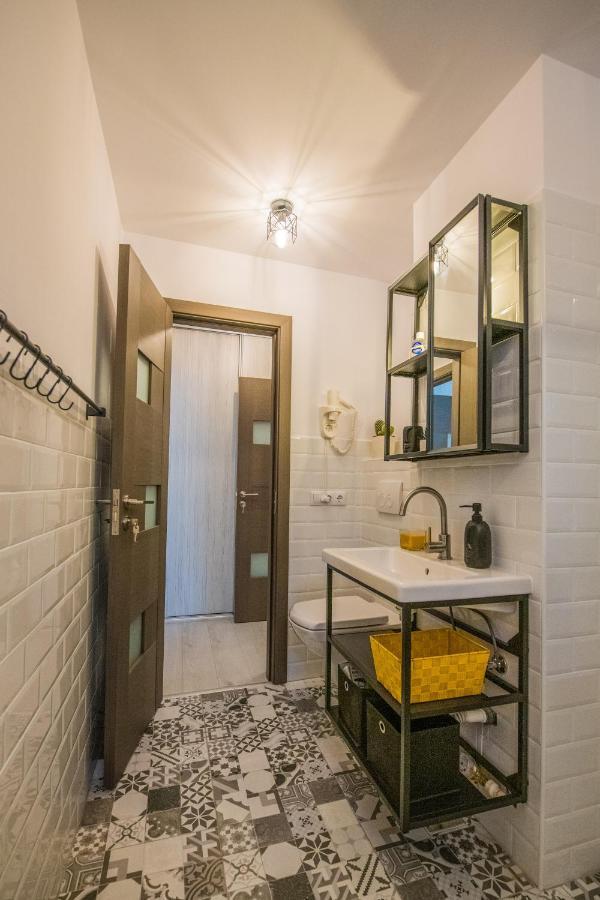 Kitty Sunflower Apartment Alba Iulia Exterior foto