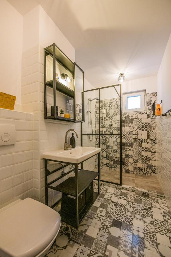 Kitty Sunflower Apartment Alba Iulia Exterior foto