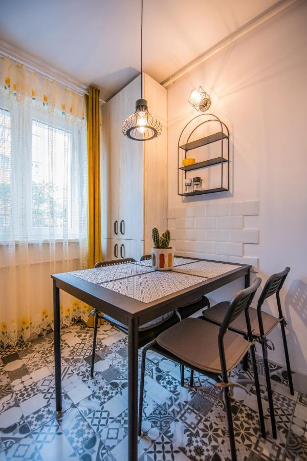 Kitty Sunflower Apartment Alba Iulia Exterior foto